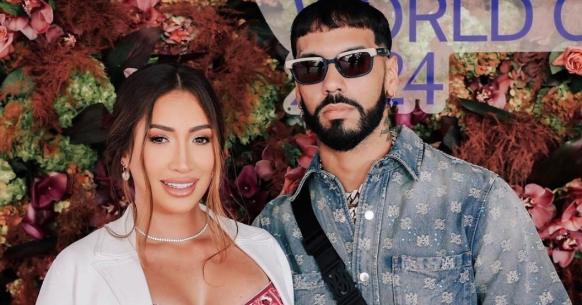 Anuel AA posa junto a su novia para anunciar su debut en Hollywood ...